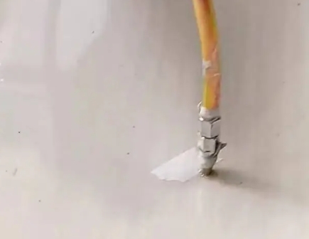 邹平瓷砖空鼓维修公司专业解答在瓷砖铺贴过程中，如果使用的砂料过粗（如全部使用了粗砂），可能会导致以下问题